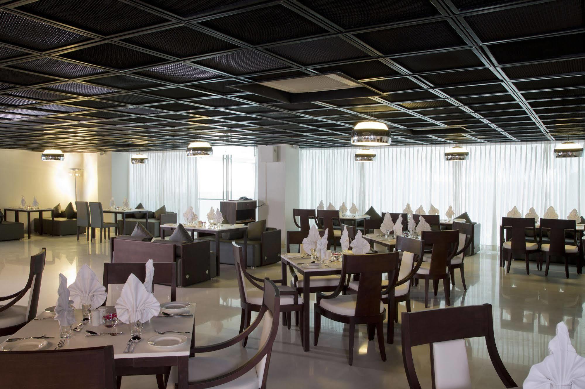 Springs Hotels And Spa Bangalore Luaran gambar