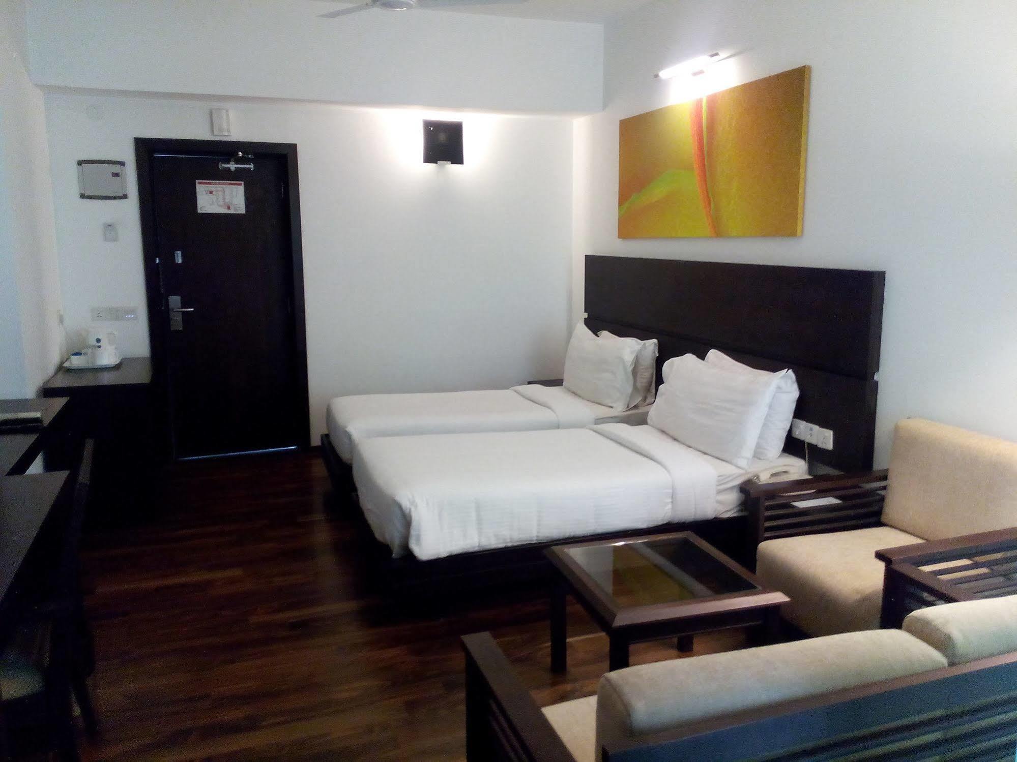 Springs Hotels And Spa Bangalore Luaran gambar
