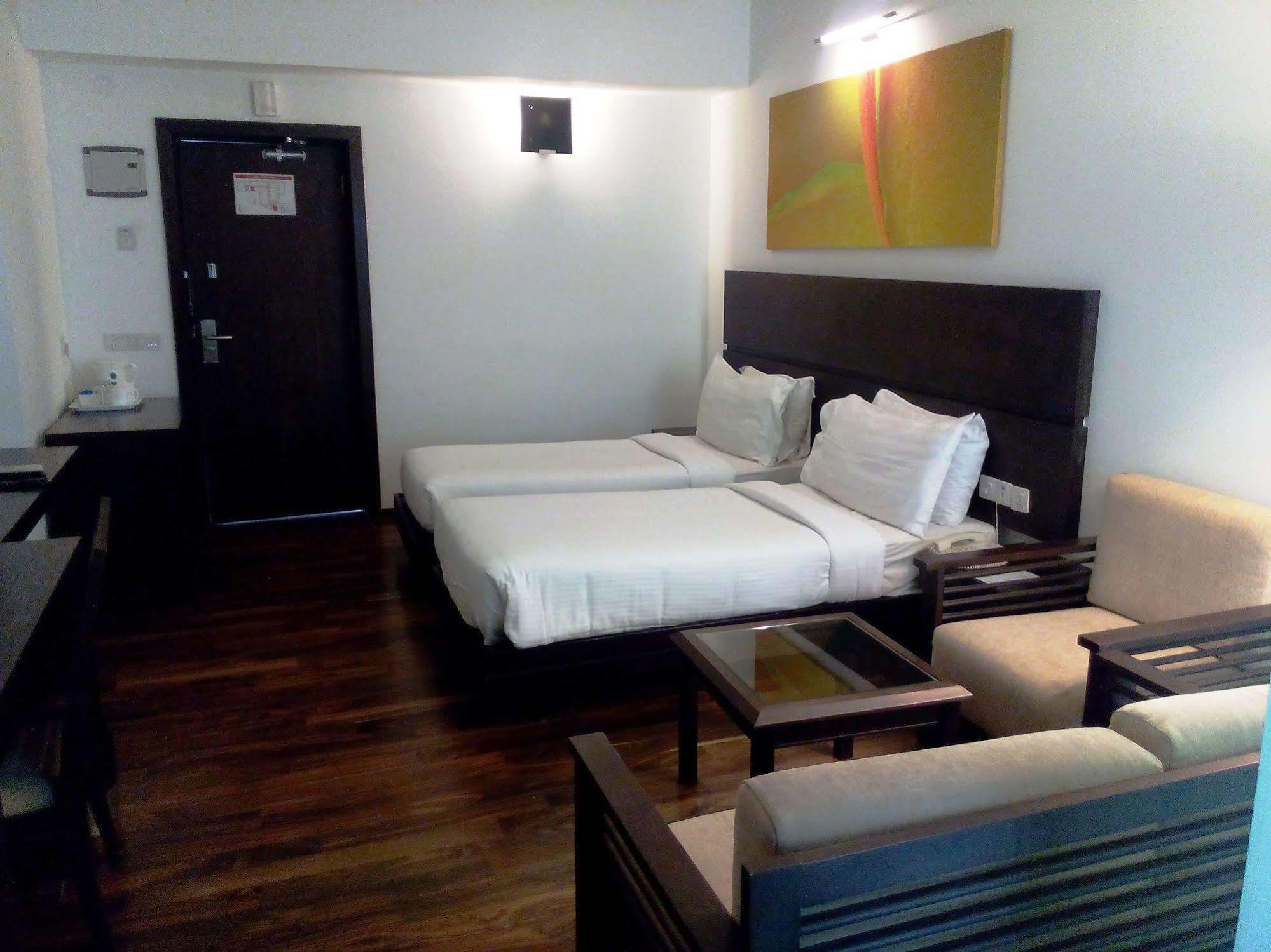 Springs Hotels And Spa Bangalore Luaran gambar
