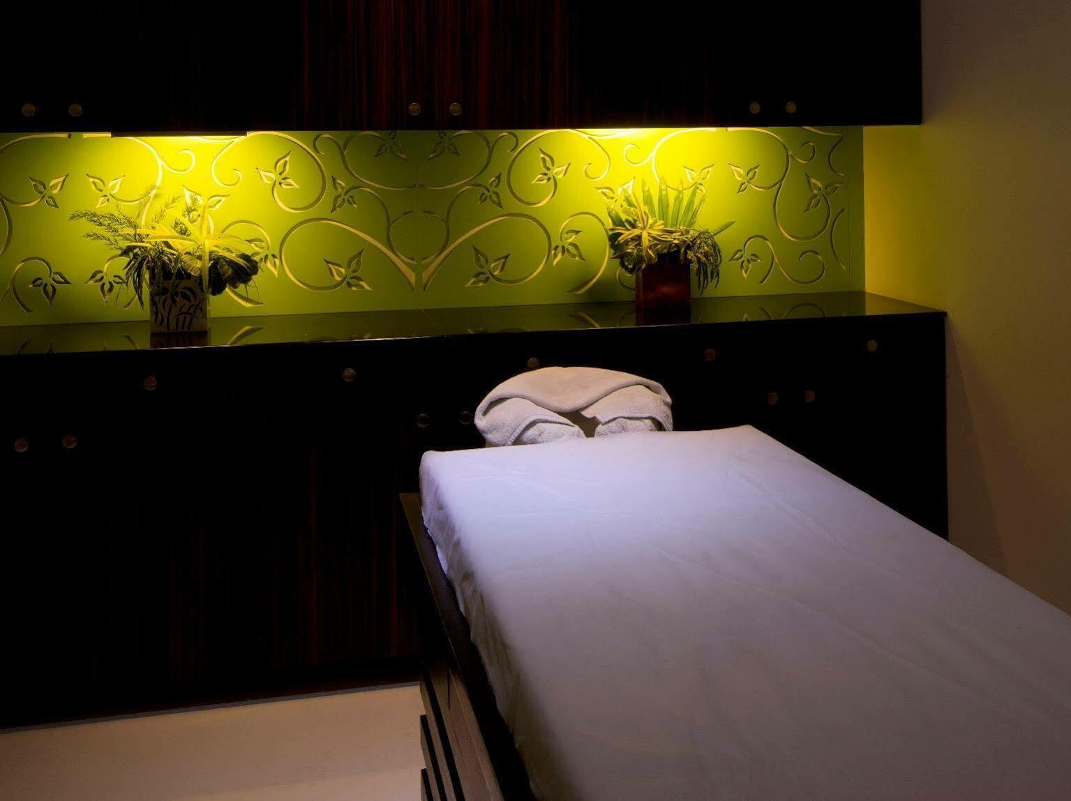 Springs Hotels And Spa Bangalore Luaran gambar