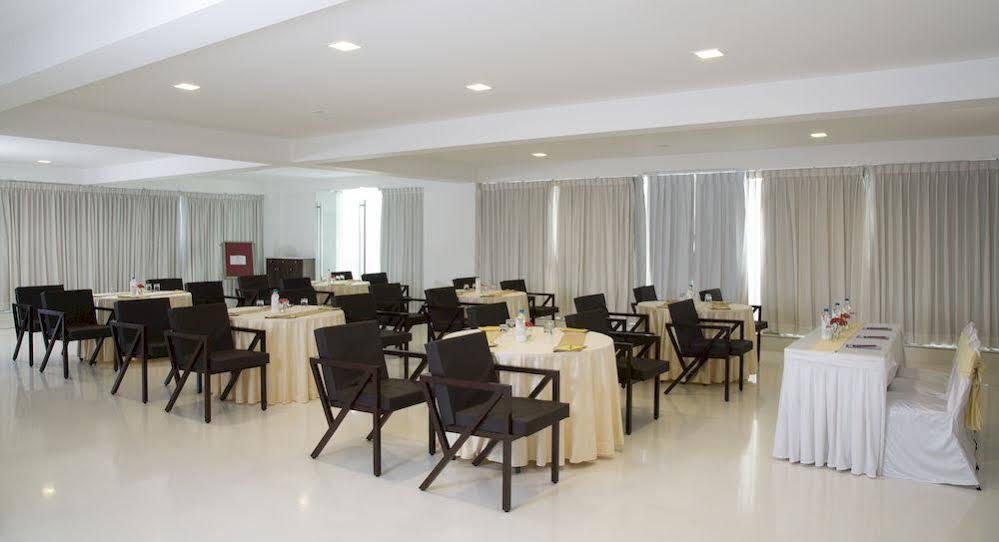 Springs Hotels And Spa Bangalore Luaran gambar