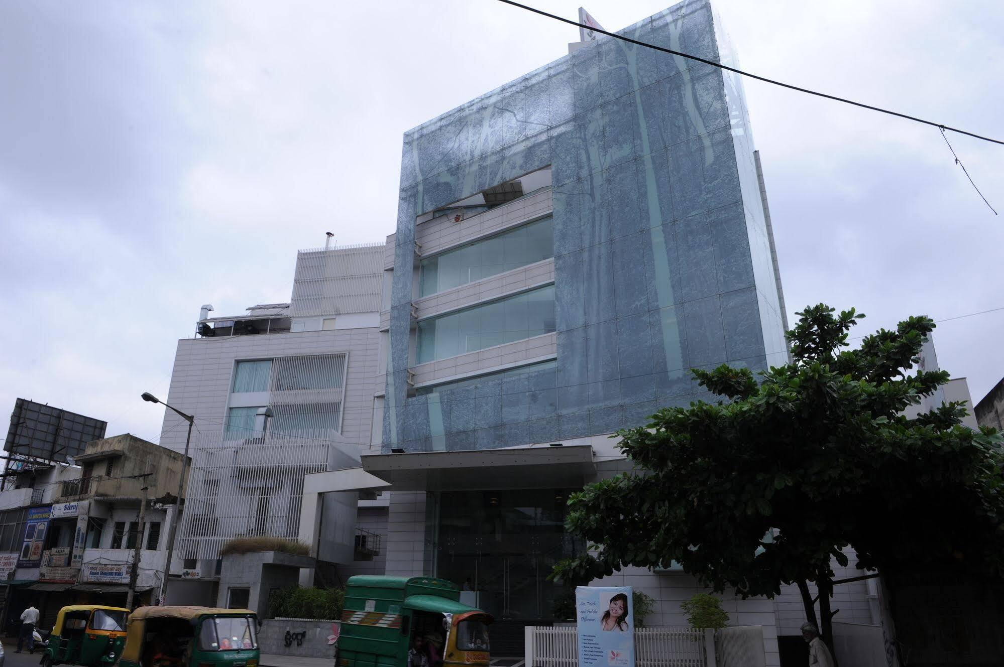 Springs Hotels And Spa Bangalore Luaran gambar